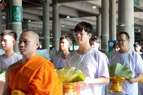 ภาพ No.248554:วันที่ 28 กันยายน พ.ศ. 2568 พิธีตัดปอยผม และปลงผม โครงการอุปสมบทบูชาธรรม 141 ปี พระมงคลเทพมุนี ณ วิหารคด วัดพระธรรมกาย