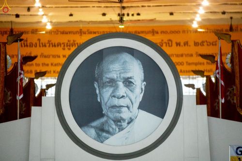 ภาพ No.243432:วันที่ 7 กันยายน พ.ศ. 2568 พิธีตักบาตร ข้าวสารอาหารแห้ง ในวันครูผู้ค้นพบวิชชาธรรมกาย ณ บ้านแก้วเรือนทองคุณยายฯ สภาธรรมกายสากล วัดพระธรรมกาย