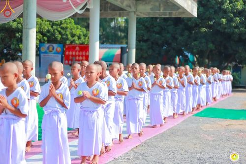 พิธีขอขมารับผ้าไตร , พิธีบรรพชา ในโครงการบรรพชาสามเณร ฟื้นฟูพระพุทธศาสนาทั่วไทย  ณ ศูนย์ปฏิบัติธรรมสวนผึ้ง จ.ราชบุรี วันที่ 4 เมษายน พ.ศ. 2567