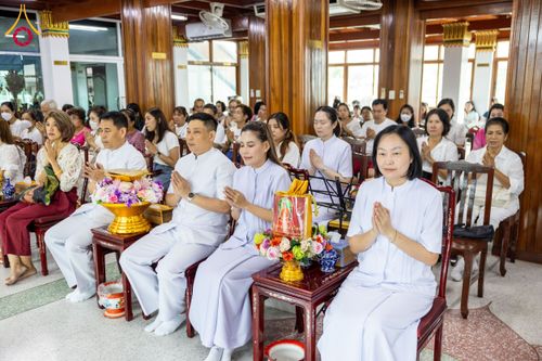 พิธีทอดกฐิน ณ วัดปรางค์หลวง จ.นนทบุรี ในโครงการทอดกฐินสามัคคีทั่วไทย 30,000 วัด บูชาธรรม 80 ปี หลวงพ่อธัมมชโย โดยคณะศิษยานุศิษย์วัดพระธรรมกาย วันที่ 20 ตุลาคม พ.ศ. 2567