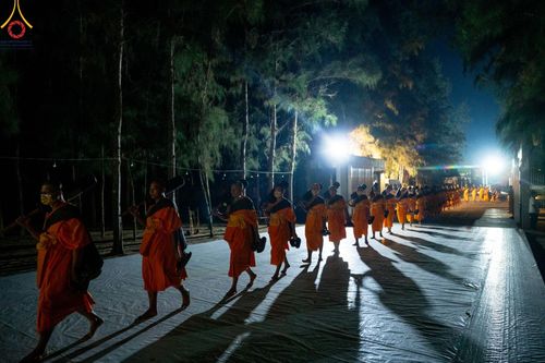 ภาพ No.189153:พระธรรมยาตราปฏิบัติธรรม และถ่ายภาพหมู่ประวัติศาสตร์ ในโครงการธรรมยาตรา กตัญญูบูชา มหาปูชนียาจารย์ พระมงคลเทพมุนี(สด จนฺทสโร) พระผู้ปราบมาร อนุสรณ์สถาน 7 แห่ง ปีที่ 13 วันที่ 4 มกราคม พ.ศ. 2568 ณ อนุสรณ์สถานมหาวิหารพระมงคลเทพมุนี (โลตัสแลนด์) อ.สองพี่น้อง