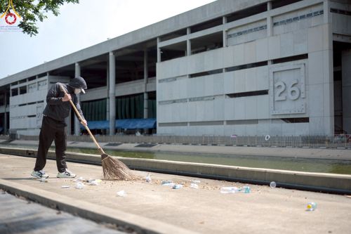 ภาพ No.220420:วันที่ 23-25 เมษายน พ.ศ. 2568 เจ้าหน้าที่และสาธุชนช่วยกัน รับบุญเก็บงานวันคุ้มครองโลก ณ วัดพระธรรมกาย