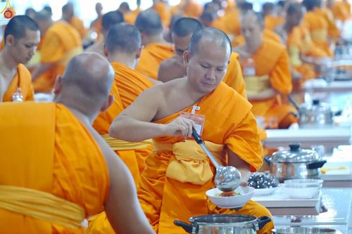 ภาพ No.233724:วันเสาร์ที่ 19 กรกฎาคม พ.ศ.2568 วันมหารำลึก ครั้งที่ 35 พิธีรำลึกถึงนักสร้างบารมี , พิธีสวดพระพุทธมนต์ , พิธีทอดผ้าบังสกุลและถวายไทยธรรม วัดพระธรรมกาย