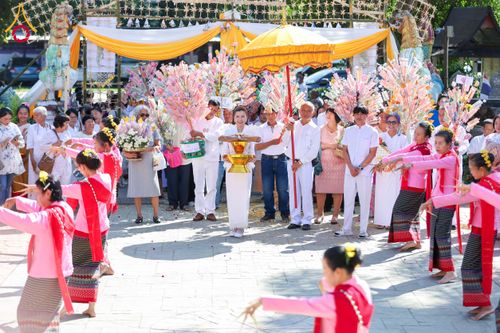 พิธีทอดกฐิน ณ วัดหนองมะจับ จ.เชียงใหม่ ในโครงการกฐินสามัคคีทั่วไทย 30,000 วัด บูชาธรรม 80 ปี หลวงพ่อธัมมชโย โดยคณะศิษยานุศิษย์วัดพระธรรมกาย วันที่ 1 พฤศจิกายน พ.ศ.2567