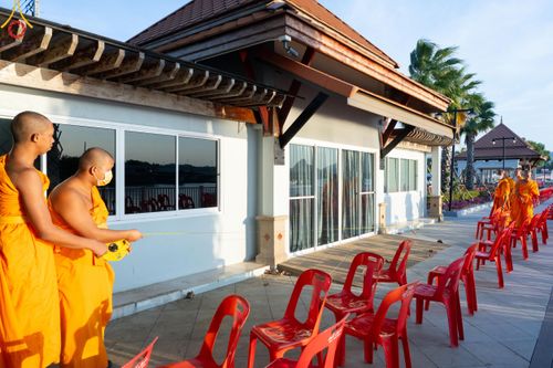 ภาพ No.185529:V.47 เบื้องหลังของเบื้องหน้า งานตักบาตรพระ 10,000 รูป ณ จ.กาญจนบุรี วันที่ 20-21 ธันวาคม พ.ศ. 2567