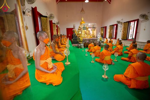 ภาพ No.111967:พิธีจุดประทีปถวายเป็นพุทธบูชา และบูชาธรรมมหาปูชนียาจารย์ พระมงคลเทพมุนี(สด จนฺทสโร) ในโครงการธรรมยาตรา กตัญญูบูชา มหาปูชนียาจารย์ พระมงคลเทพมุนี(สด จนฺทสโร) พระผู้ปราบมาร อนุสรณ์สถาน 7 แห่ง ปีที่ 12 วันที่ 14 มกราคม พ.ศ. 2567 ณ วัดสองพี่น้อง อ.สองพี่น้อง