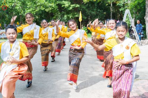 ภาพ No.179176:พิธีทอดกฐิน ณ ศูนย์ปฎิบัติธรรมศรีสะเกษ (สวนป่าตะวันธรรม) อ.กันทรารมย์ จ.ศรีสะเกษ ในโครงการกฐินสามัคคีทั่วไทย 30,000 วัด บูชาธรรม 80 ปี หลวงพ่อธัมมชโย โดยคณะศิษยานุศิษย์วัดพระธรรมกาย วันที่ 26 ตุลาคม พ.ศ. 2567