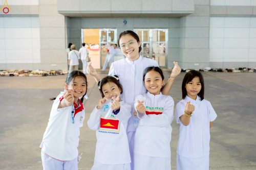 ภาพ No.228274:วันอาทิตย์ที่ 8 มิถุนายน พ.ศ. 2568 พิธีถวายทุนสนับสนุนพระไตรปิฎกฉบับธรรมชัย และอนุรักษ์คัมภีร์โบราณ ณ ห้องแก้วสารพัดนึก 2 วัดพระธรรมกาย