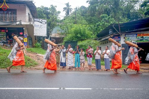 ภาพ No.140888:PhotoStory มหาศรัทธา ธรรมยาตราศรีลังกา EP.5 โครงการสยาม-ลังกา ธรรมยาตรา ฉลองเทศกาลวิสาขบูชาแห่งชาติ ศรีลังกา บูชาธรรม 80 ปีหลวงพ่อธัมมชโย เส้นทางจาก เมืองดัมบูลลา ไปยัง เมืองมาตะเล ตั้งแต่วันที่ 17-20 พฤษภาคม พ.ศ.2567