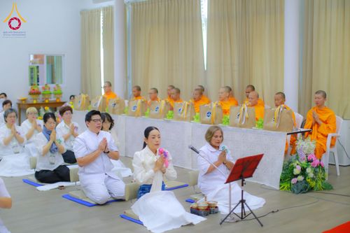 ภาพ No.197511:พิธีถวายสังฆทานคณะสงฆ์ 2 นิกายเชื่อมสัมพันธ์ไทย-เกาหลี วันอาทิตย์ที่ 5 มกราคม พ.ศ. 2568 ณ อาคารชมรมภาวนารักษ์ วัดพระธรรมกาย อำเภอคลองหลวง จังหวัดปทุมธานี