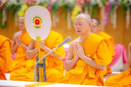 ภาพ No.138755:พิธีถวายกองทุนสนับสนุน การสร้างพระไตรปิฎกฉบับธรรมชัย และอนุรักษ์คัมภีร์ใบลาน น้อมบูชาธรรมหลวงพ่อธัมมชโย 80 ปี ณ ห้องแก้วสารพัดนึก 2 วัดพระธรรมกาย วันเสาร์ที่ 1 มิถุนายน พศ. 2567