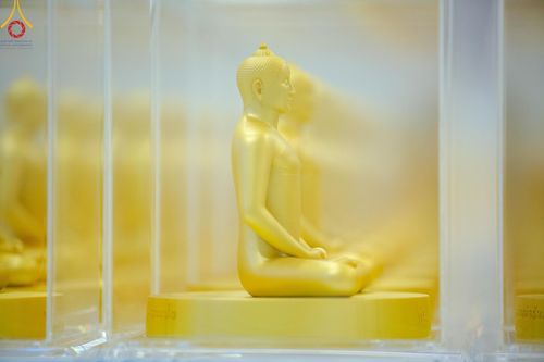 ภาพ No.159431:สัมมนาพิเศษและพิธีมอบองค์พระธรรมกาย 2,000 องค์ ณ ห้องแก้วสารพัดนึก 1 วัดพระธรรมกาย วันอาทิตย์ต้นเดือนที่ 6 ตุลาคม พ.ศ. 2567