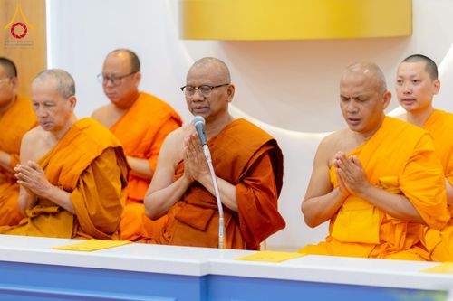 ภาพ No.233238:วันอาทิตย์ที่ 6 กรกฎาคม พ.ศ. 2568 พิธีถวายมหาสังฆทานแด่คณะสงฆ์ทั่วโลกและพิธีตักบาตรเนื่องในวันเข้าพรรษา  ณ วัดพุทธเคปทาวน์ ประเทศแอฟริกาใต้