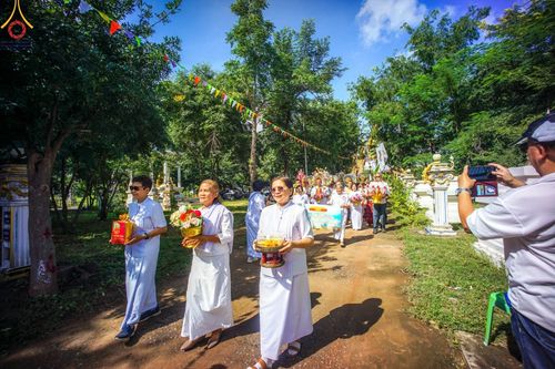 ภาพ No.165365:พิธีทอดกฐิน ณ วัดพุทธิสารโนนทอง อ.คอนสวรรค์ จ.ชัยภูมิ ในโครงการกฐินสามัคคีทั่วไทย 30,000 วัด บูชาธรรม 80 ปี หลวงพ่อธัมมชโย โดยคณะศิษยานุศิษย์วัดพระธรรมกาย วันที่ 21 ตุลาคม พ.ศ. 2567