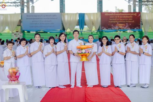 ภาพ No.249339:วันที่ 28 กันยายน พ.ศ. 2568 พิธีทอดผ้าป่าแผ่นบันมงคลมหาเศรษฐี อาคาร 80 ปี หลวงพ่อธัมมชโย ณ ศูนย์ปฏิบัติธรรมวิหารแดง ต.เจริญธรรม อ.วิหารแดง จ.สระบุรี