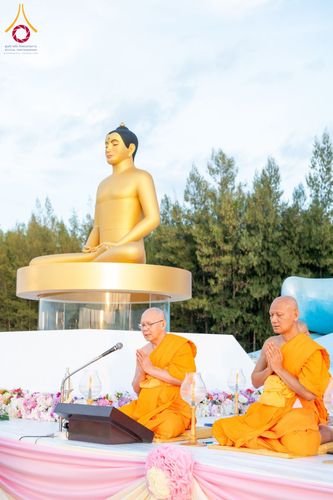 ภาพ No.162226:พิธีจุดประทีปโคมลาน ถวายเป็นพุทธบูชา สร้างความสว่างไสวให้กับแผ่นดินด้วยแสงธรรม วันพฤหัสบดีที่ 17 ตุลาคม พ.ศ. 2567 ณ พุทธอุทยานนานาชาติ จังหวัดหนองคาย