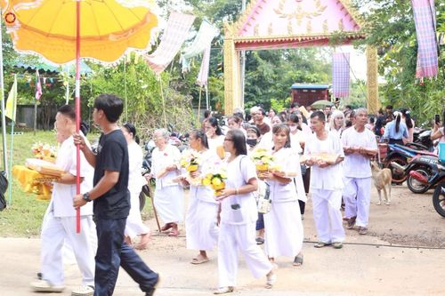 ภาพ No.258759:วันที่ 18 ตุลาคม พ.ศ. 2568 พิธีทอดกฐินสามัคคีทั่วไทย 30,000 วัด โดยคณะศิษยานุศิษย์ บูชาธรรม 81 ปี หลวงพ่อธัมมชโย ณ วัดซับสมบูรณ์ ตำบลโนนดินแดง อำเภอโนนดินแดง จังหวัดบุรีรัมย์