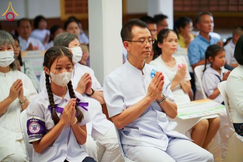 ภาพ No.202112:พิธีเจริญพระพุทธมนต์ ปฏิบัติธรรม มอบทุนการศึกษา ถวายสังฆทาน 108 วัด เพื่อถวายเป็นพุทธบูชา และขับเคลื่อนโครงการหมู่บ้านรักษาศีล 5 โดยคณะสงฆ์จังหวัดนครปฐม คณะศิษยานุศิษย์วัดพระธรรมกาย โครงการธรรมยาตรา ปีที่ 13 ณ วัดบางปลา อำเภอบางเลน จังหวัดนครปฐม