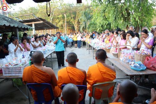 ภาพ No.61024:สามเณรออกบิณฑบาต และกิจกรรมอบรมสามเณร ในโครงการบรรพชาสามเณรฟื้นฟู พระพุทธศาสนาทั่วไทย ณ ศูนย์อบรมที่พักสงฆ์บ้านร่มเย็น จ.นราธิวาส วันที่ 2-15 เมษายน พ.ศ. 2567