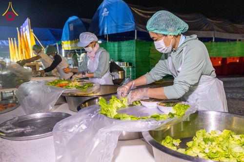 ภาพ No.199320:พิธีถวายภัตตาหารเป็นสังฆทาน แด่พระธรรมยาตรา ณ อนุสรณ์สถานบางปลา วัดบางปลา อำเภอบางเลน จังหวัดนครปฐม ในโครงการธรรมยาตรา กตัญญูบูชา มหาปูชนียาจารย์ พระมงคลเทพมุนี(สด จนฺทสโร) พระผู้ปราบมาร อนุสรณ์สถาน 7 แห่ง ปีที่ 13 วันที่ 22 มกราคม พ.ศ. 2568