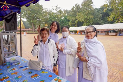 ภาพ No.275816:วันพุธที่ 3 ธันวาคม พ.ศ. 2568 พิธีบรรพชาอุปสมบท โครงการอุปสมบทบูชาธรรมมหาปูชนียาจารย์ ศูนย์อบรม : ศูนย์ส่งเสริมศีลธรรม จ.พะเยา ณ โบราณสถานพระธาตุจอมทอง และ โบสถ์กลางน้ำ วัดพระธาตุศรีโคมคำ อำเภอเมือง จังหวัดพะเยา