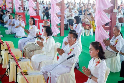 ภาพ No.97300:พิธีทอดผ้าป่า เพื่อสร้าง "ลานอเนกประสงค์พญานาค 4 ตระกูล" และพิธีจุดประทีปโคมลอย ลอยกระทง ถวายประทีปเป็นพุทธบูชา ณ พุทธอุทยานนานาชาติ จ.หนองคาย วันที่ 27 พฤศจิกายน พ.ศ. 2566