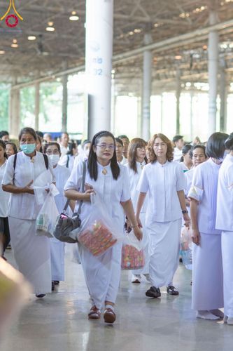 ภาพ No.92066:พิธีตักบาตร ในวันทอดกฐินสามัคคี ประจำปีพุทธศักราช 2566 วันอาทิตย์ต้นเดือนที่ 5 พฤศจิกายน พ.ศ. 2566 ณ สภาธรรมกายสากล วัดพระธรรมกาย จ.ปทุมธานี