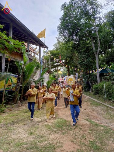 ภาพ No.274193:วันที่ 26 ตุลาคม พ.ศ. 2568 พิธีทอดกฐินสามัคคีทั่วไทย ณ วัดภูหินตัด โนนดินแดง บุรีรัมย์ โดยคณะศิษยานุศิษย์ บูชาธรรม 81 ปี หลวงพ่อธัมมชโย