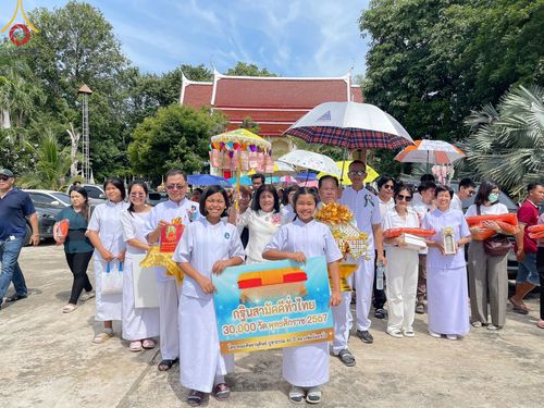 พิธีทอดกฐิน ณ วัดหนองหิน จ.ราชบุรี ในโครงการกฐินสามัคคีทั่วไทย 30,000 วัด บูชาธรรม 80 ปี หลวงพ่อธัมมชโย โดยคณะศิษยานุศิษย์วัดพระธรรมกาย วันที่ 27 ตุลาคม พ.ศ. 2567