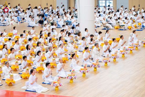 ภาพ No.239522:วันอาทิตย์ที่ 17 สิงหาคม พ.ศ. 2568 พิธีถวายคิลานเภสัช และอุปกรณ์ทางการแพทย์ แด่คณะสงฆ์ เนื่องในวันธรรมชัย ณ ห้องแก้วสารพัดนึก 2 สภาธรรมกายสากล วัดพระธรรมกาย