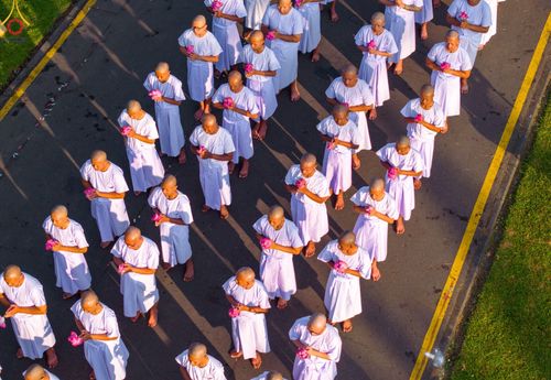 ภาพ No.103013:พิธีวันทาเจดีย์ พิธีเวียนประทักษิณ ธรรมทายาทชาวอินโดนีเซียกว่า 1,000 คน ณ มหาเจดีย์บุโรพุทโธ ประเทศอินโดนีเซีย ในวันที่ 19 ธันวาคม พ.ศ. 2566