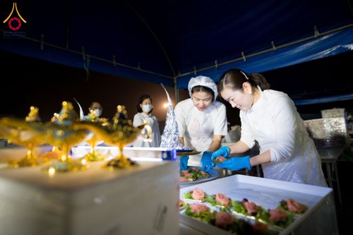 ภาพ No.200155:พิธีถวายภัตตาหารเป็นสังฆทาน แด่พระธรรมยาตรา ณ อนุสรณ์สถานบางปลา วัดบางปลา อำเภอบางเลน จังหวัดนครปฐม ในโครงการธรรมยาตรา กตัญญูบูชา มหาปูชนียาจารย์ พระมงคลเทพมุนี(สด จนฺทสโร) พระผู้ปราบมาร อนุสรณ์สถาน 7 แห่ง ปีที่ 13 วันที่ 23 มกราคม พ.ศ. 2568