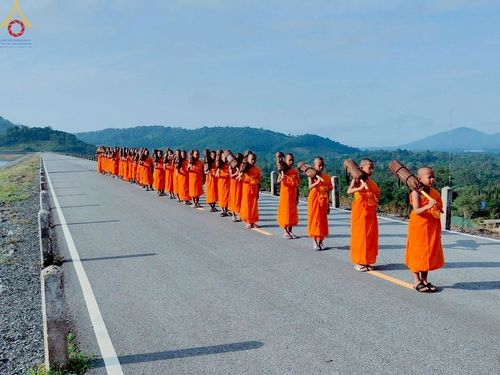 ภาพ No.218178:วันอังคารที่ 16 เมษายน พ.ศ. 2568 กิจกรรมสามเณรเดินธรรมยาตรา ในโครงการบรรพชา สามเณรภาคฤดูร้อนปี 2568 ศูนย์ปฏิบัติธรรมเขาคิชฌกูฏ จันทบุรี