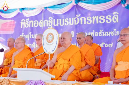 ภาพ No.179797:พิธีทอดกฐินบรมจักรพรรดิ สร้างอุโบสถ 80 ปี บูชาธรรมหลวงพ่อธัมมชโย ณ วัดพระธรรมกายแคลิฟอร์เนีย ประเทศสหรัฐอเมริกา วันอาทิตย์ที่ 10 พฤศจิกายน พ.ศ. 2567