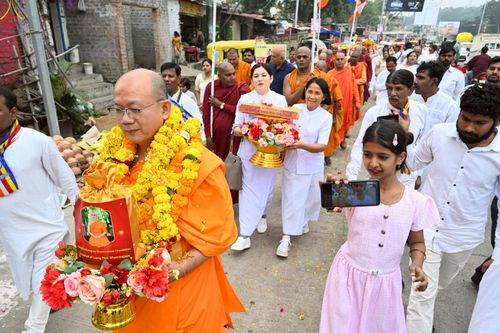 ภาพ No.263462:วันที่ 18 ตุลาคม พ.ศ. 2568 พิธีแห่กฐิน และกฐินสมทบหลวงพ่อ ธัมมชโย  ถวายแด่ วัดพุทธภูมิ เมืองโภปาล รัฐมัธยประเทศ ประเทศอินเดีย 