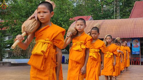 ภาพ No.61742:Photo Story พะเยาสว่างแล้ว กิจวัตรสามเณร โครงการบรรพชาสามเณร ฟื้นฟูพระพุทธศาสนาทั่วไทย  ณ ศูนย์ส่งเสริมศีลธรรมจังหวัดพะเยา โบราณสถานพระธาตุจอมทอง ต.บ้านต๋อม อ.เมือง จ.พะเยา