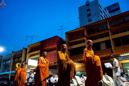 ภาพ No.237014:วันอาทิตย์ที่ 10 สิงหาคม พ.ศ. 2568 มหาสังฆทานครั้งยิ่งใหญ่ ตักบาตรพระ 10,000 รูป ถ.นิพัทธ์อุทิศ 3 ใจกลางนครหาดใหญ่ จ.สงขลา (ชุดที่ 2)