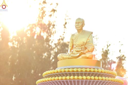 ภาพ No.104348:พระธรรมยาตราร่วมปฏิบัติธรรม และถ่ายภาพหมู่ประวัติศาสตร์ หน้ามหาวิหารพระมงคลเทพมุนี วันที่ 27 ธันวาคม พ.ศ. 2566