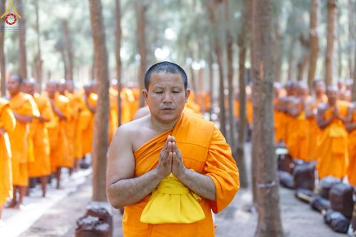 ภาพ No.193212:พิธีต้อนรับพระธรรมยาตรา ณ อนุสรณ์สถาน สถานที่เกิดในเพศสมณะ วัดสองพี่น้อง อำเภอสองพี่น้อง จังหวัดสุพรรณบุรี ในโครงการธรรมยาตรา กตัญญูบูชา มหาปูชนียาจารย์ พระมงคลเทพมุนี(สด จนฺทสโร) พระผู้ปราบมาร อนุสรณ์สถาน 7 แห่ง ปีที่ 13 วันที่ 11 มกราคม พ.ศ. 2568