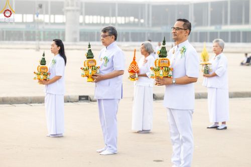 ภาพ No.216905:วันเสาร์ที่ 12 เมษายน พ.ศ. 2568 พิธีเวียนประทักษิณรอบพระมหาธรรมกายเจดีย์  พิธีวันทาเจดีย์ พิธีขอขมาและมอบผ้าไตร ในโครงการอุปสมบทหมู่ บูชาธรรมหลวงพ่อธัมมชโย, โครงการธรรมทายาท ระดับอุดมศึกษา รุ่นที่ 52 ,  โครงการบวชพระนานาชาติ AEC & WAB CEO รุ่นที่ 4 , ณ ว