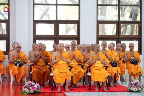 ภาพ No.194714:พิธีเจริญพระพุทธมนต์ และทำบุญตักบาตร ถวายพระราชกุศล แด่พระบาทสมเด็จพระเจ้าอยู่หัว เนื่องในโอกาสพระราชพิธีสมมงคล พระชนมายุเท่าพระบาทสมเด็จพระพุทธยอดฟ้าจุฬาโลกมหาราช สมเด็จพระปฐมบรมกษัตริยาธิราชแห่งพระราชวงศ์จักรี พุทธศักราช 2568 วันที่ 14 มกราคม พ.ศ. 2568