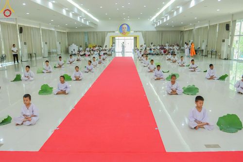 ภาพ No.216141:วันเสาร์ที่ 5 เมษายน พ.ศ. 2568 พิธีตัดปอยผม พิธีขอขมาผู้ปกครอง พิธีขอขมามอบผ้าไตร พิธีบรรพชา พิธีถวายบาตรสามเณร ณ ศูนย์ปฏิบัติธรรมและศูนย์อบรมเยาวชนเพชรบุรี ต.ท่าแลง อ.ท่ายาง จ.เพชรบุรี