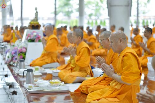 ภาพ No.231853:วันที่ 5 กรกฎาคม พ.ศ. 2568 พิธีถวายภัตตาหารเมนูสวรรค์ เพื่อการบรรลุธรรม ณ หอฉันคุณยายอาจารย์ฯ วัดพระธรรมกาย