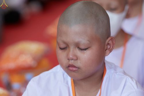 ภาพ No.67930:พิธีขอขมามอบผ้าไตรและบาตร แด่นาคธรรมทายาท ณ ประเทศอินโดนีเซีย เมื่อวันที่ 17 ธันวาคม พ.ศ. 2565