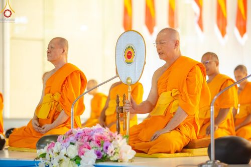 ภาพ No.149858:พิธีตักบาตร , พิธีปฎิบัติธรรม , พิธีถวายภัตตาหารเมนูสวรรค์ ในพรรษาแห่งการเข้าถึงธรรม วันธรรมชัย วันอังคารที่ 27 สิงหาคม พ.ศ.2567 ณ สภาธรรมกายสากล วัดพระธรรมกาย