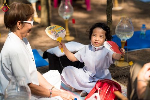 ภาพ No.107071:พิธีจุดประทีปถวายเป็นพุทธบูชา และบูชาธรรมมหาปูชนียาจารย์ ในโครงการธรรมยาตรากตัญญูบูชา มหาปูชนียาจารย์ พระมงคลเทพมุนี(สด จนฺทสโร) พระผู้ปราบมาร  อนุสรณ์สถาน 7 แห่ง ปีที่ 12  วันที่ 6 มกราคม พ.ศ. 2567 ณ อนุสรณ์สถานมหาวิหารพระมงคลเทพมุนี อ.สองพี่น้อง จ.สุพร