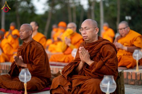 ภาพ No.130576:พิธีจุดโคมประทีปถวายเป็นพุทธบูชา ในโครงการบรรพชา 1,250 รูป ณ มหาวิหารมายาเทวี แดนประสูติ สวนลุมพินี ประเทศเนปาล วันที่ 9 มีนาคม พ.ศ. 2567