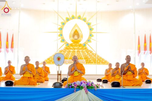 ภาพ No.223296:วันวิสาขบูชา วันอาทิตย์ที่ 11 พฤษภาคม พ.ศ. 2568 พิธีตักบาตร และปฎิบัติธรรม ณ สภาธรรมกายสากล วัดพระธรรมกาย