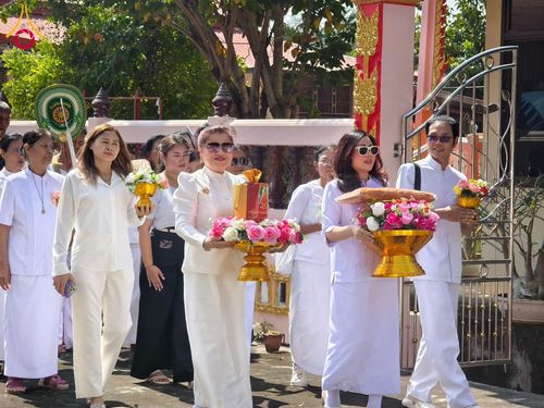 ภาพ No.177109:พิธีทอดกฐิน ณ วัดสะพาน ต.ลำคอหงษ์ อ.โนนสูง จ.นครราชสีมา ในโครงการทอดกฐินสามัคคีทั่วไทย 30,000 วัด บูชาธรรม 80 ปี หลวงพ่อธัมมชโย โดยคณะศิษยานุศิษย์วัดพระธรรมกาย วันที่ 9 พฤศจิกายน พ.ศ. 2567