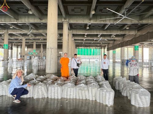 ภาพ No.59594:V.39 ทุ่มสุดใจ ธรรมชัย 80 ปี การเตรียมงาน การปฏิบัติงาน ของเจ้าหน้าที่หน่วยงานต่างๆ เพื่อพิธีฉลองอายุวัฒนมงคล 80 ปี หลวงพ่อธัมมชโย และรับถวายมหาสังฆทาน 10,000 กว่าวัดทั่วประเทศ ในวันคุ้มครองโลก จันทร์ที่ 22 เมษายน พ.ศ. 2567